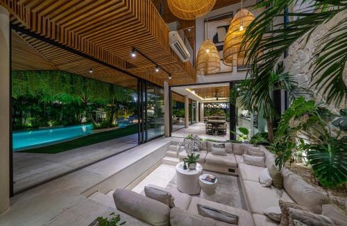 Berawa Villa | Villa Coco Bay - Iconic 8BR Tropical Villa Next to the Beach