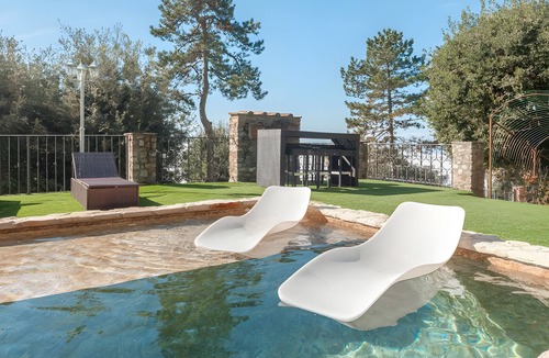 Corciano Villa | Villa 'Con Piscina' with Lake View, Private Garden and Wi-Fi