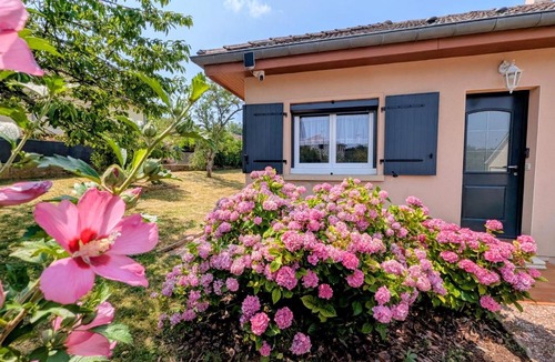 Dannemarie-sur-Crete House | VILLA Confort 4 étoiles Climatisée - Jardin fleuri 800 m2 & terrasse - parking - aux portes de Besançon