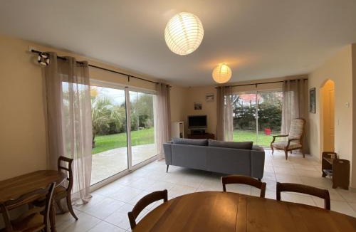 Fouras House | Villa Confortable à Fouras, Proche Mer, 3 Chambres, Terrasse, Jardin, WiFi - FR-1-709-59