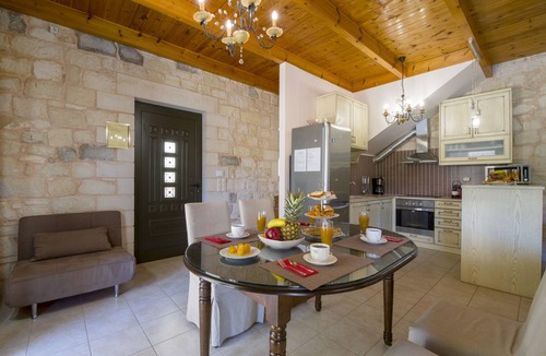 Kato Stalos House | Villa Constancia