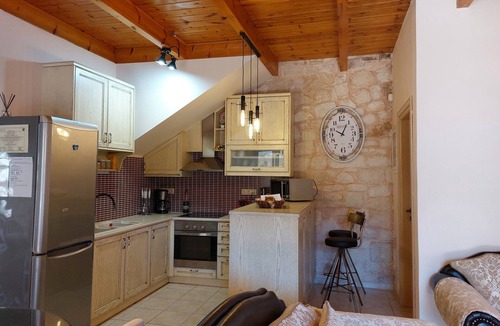 Kato Stalos House | Villa Constancia