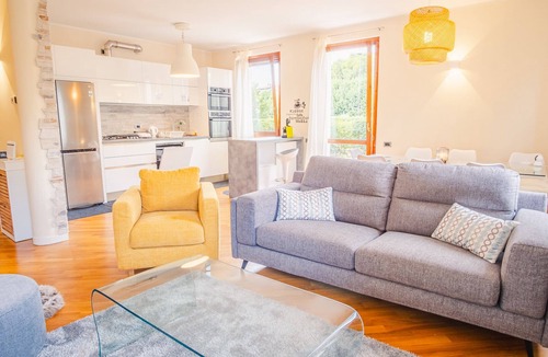 Lonato del Garda Villa | Villa Corte Barcuzzi - Italian Homing