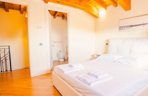 Lonato del Garda Villa | Villa Corte Barcuzzi - Italian Homing