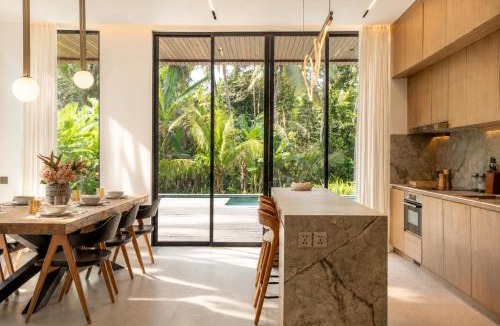 Pejeng Kawan Villa | Villa Cube - Stylish 3BR Villa with Jungle View and Pool