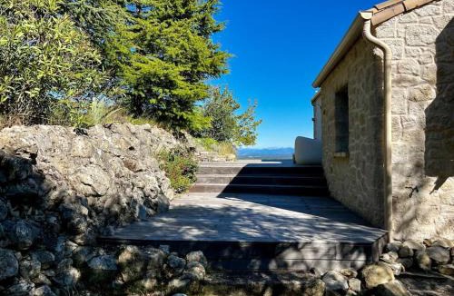 Sampzon Villa | Villa d'Exception avec Vue Panoramique et Piscine Chauffée