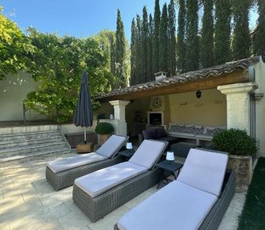 Cavaillon Villa | Villa d'exception en Provence, avec piscine et vue imprenable proche de St Rémy, Gordes, Eygalieres, Isle sur Sorgues