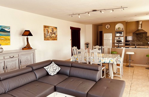 Puisserguier Villa | Villa D'exception en Occitanie : vos Vacances de Rêve!