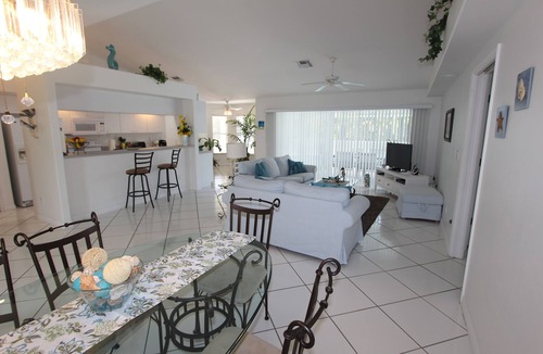 Eisenhower House | Villa Danby, Tropical Pool Home in Serene Area