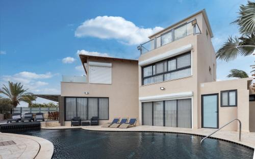 Eilat Villa | Villa Daniela 5BR heated pool וילה דניאלה 5 חדרי שינה בריכה מחוממת