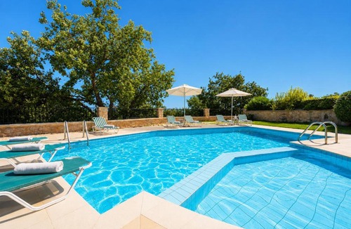 Gerani Villa | Villa Daphni