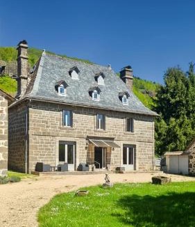 Velzic House | Villa de 150m2, 4 ch, 4 SDB, Wifi, Patio, Vallée de la Jordanne