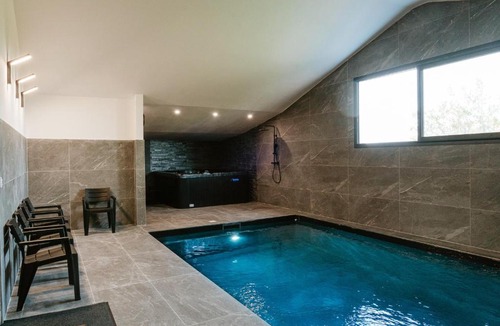 Lespignan Villa | Villa de 3 chambres avec piscine interieure jacuzzi et wifi a Lespignan