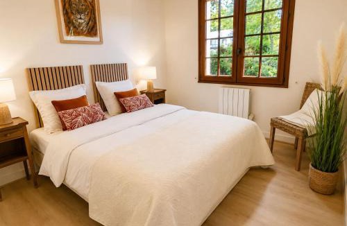 Messanges House | Villa de charme avec jacuzzi à 10 min de l'océan - 5 chambres- 11 couchages -
