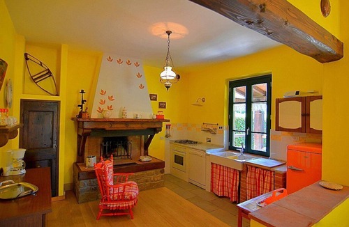 San Marcello Piteglio House | Villa delle Camelie A: A characteristic and welcoming apartment that covers the entire ground floor of a villa surrounded by the greenery, with Free WI-FI.
