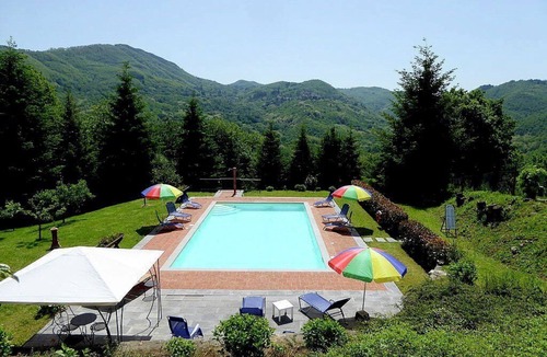 San Marcello Piteglio House | Villa delle Camelie A: A characteristic and welcoming apartment that covers the entire ground floor of a villa surrounded by the greenery, with Free WI-FI.