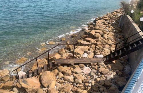 Santo Stefano di Camastra Villa | Villa Delfino Blu con accesso diretto al mare dalla scogliera e privacy impagabile.