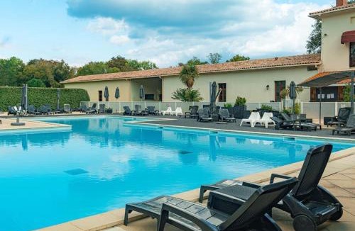 Salles House | Villa de l Eyre