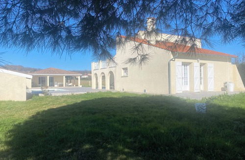 Aussonne House | Villa de Lidia - between friends-family-colleges, near MEETT/pool/parking/Clim