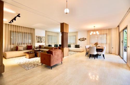 Tamazouzte Villa | *Villa de luxe à Marrakech, vue sur les montagnes*