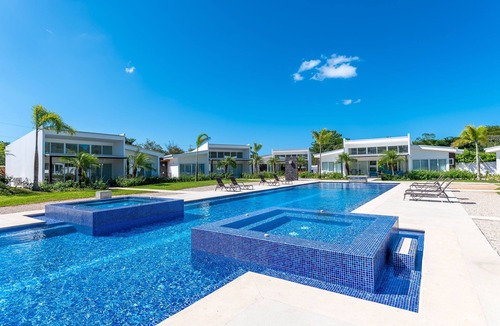 Avellanas Beach House | Villa de Piña: Brand New, 2 Min Drive to Surf & Sunsets @ Playa Avellanas