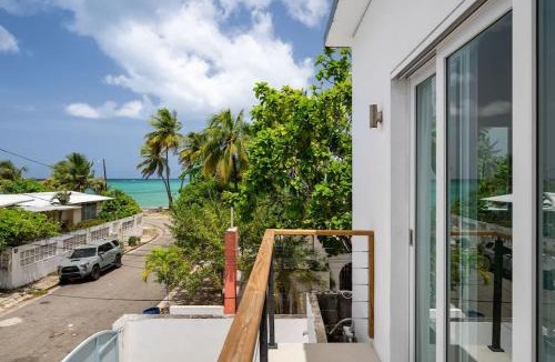 Punta Las Marias Apartment | Villa de Playa Beachside Retreat with Balcony and Pool