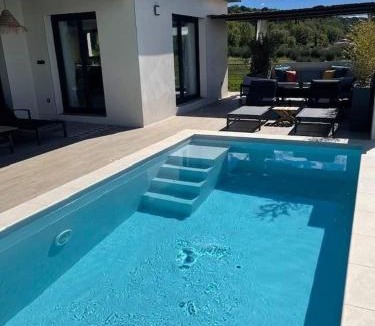 Lussan Villa | Villa de vacances avec piscine Lussan(proche Uzes)