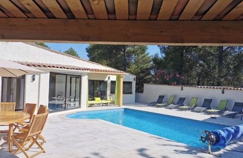 La Destrousse Villa | Villa de Vacances Avec Piscine en Provence Jusqu'à 12 Personnes