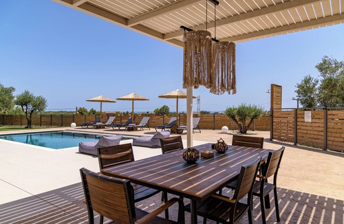 Katastari Villa | Villa Del Norte