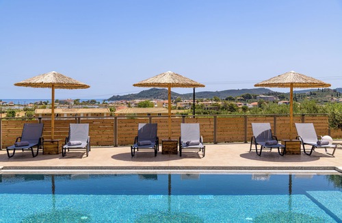 Katastari Villa | Villa Del Norte