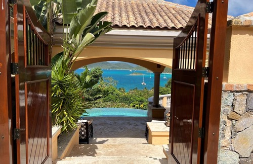 Estate Peter Bay Villa | Villa Delfina- Private Beach! Spacious 5 Bedroom Villa in lower Peter Bay!