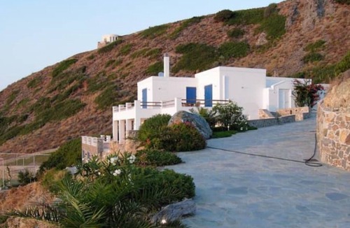 Syros Villa | Villa Delfini, beachfront, best 2-16 guests, Syros