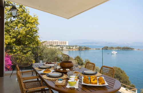 Kommeno Villa | Villa Dell Amore - Private dock - Private Pool - Seafront