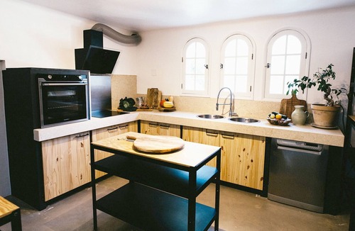 Cornillon-Confoux Villa | Villa des Baumes, 8 hectares of private estate, with swimming pool, in the heart of Provence