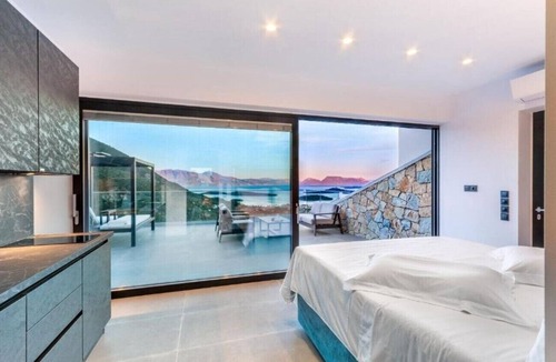 Nidri Villa | Villa "Desun Suites Green" with Private Pool, Sea View and Garden