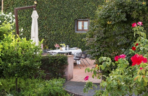 Pedara Villa | Villa Di Maranello - Four Bedroom Villa, Sleeps 8