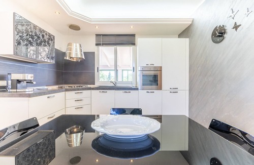 Grottelle Villa | Villa 'Distefano' with Private Garden, Wi-Fi and Air Conditioning