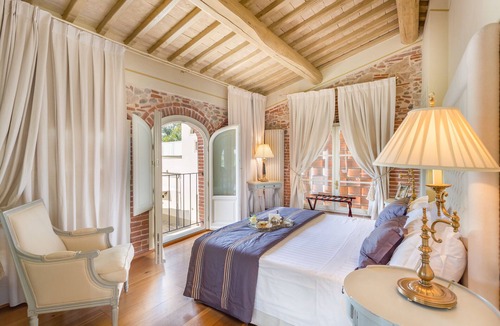 Pieve a Nievole Villa | VILLA DOLCE VITA - Thirteen Bedroom Villa, Sleeps 26