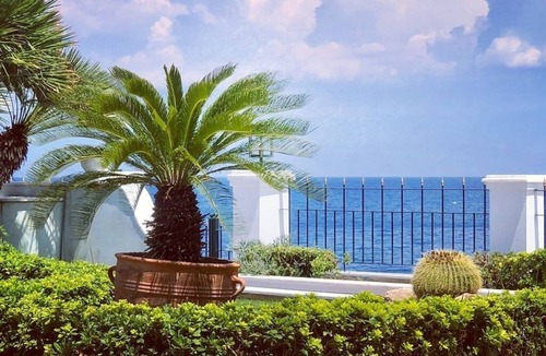 Egira Villa | Villa Dolphin - Beachfront Maisonette with Pool