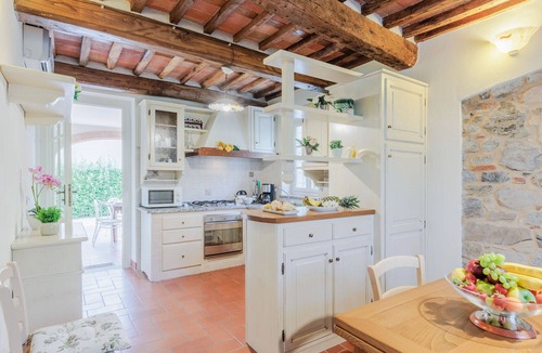 Lucca Villa | Villa Dondolino, a Stylish Farmhouse with Private Pool close to Lucca and the Beach