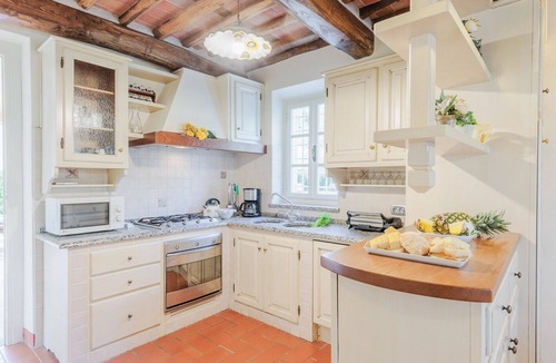 Lucca Villa | Villa Dondolino, a Stylish Farmhouse with Private Pool close to Lucca and the Beach