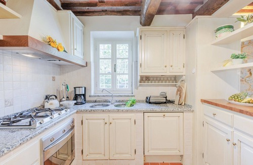 Lucca Villa | Villa Dondolino, a Stylish Farmhouse with Private Pool close to Lucca and the Beach