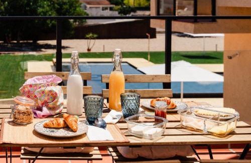 Avis Bed & Breakfast | VILLA DOS R'S