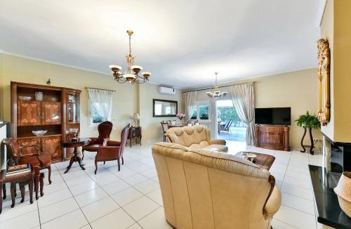Perea Villa | Villa Doxia