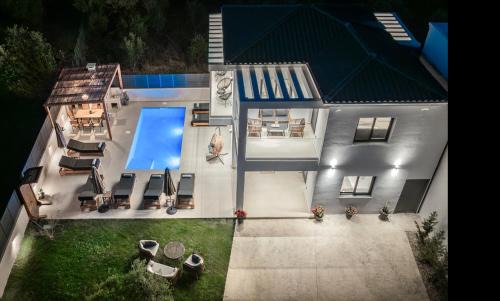 Planos Villa | Villa Dreamscape - Elegant Stay with Private Pool by Villa Mana Gers