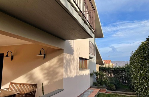 Massa Marittima Villa | Villa Duomo Mare – Entire Private Home with Garden and Terrace, Walk to Center