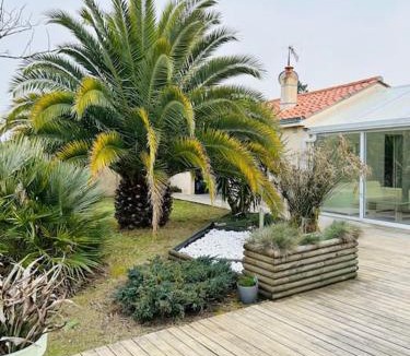 Talmont-Saint-Hilaire House | "VILLA DUPUY" Maison au calme de 124 m2, avec jardin clos et arboré, 8 personnes, piscine bois hors sol privative
