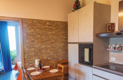 Valdamonte Villa | Villa 'Elios' with Mountain View, Wi-Fi and Air Conditioning
