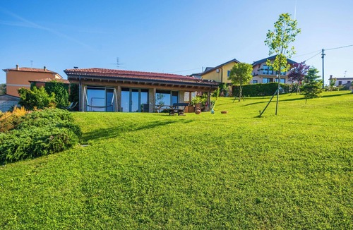 Valdamonte Villa | Villa 'Elios' with Mountain View, Wi-Fi and Air Conditioning