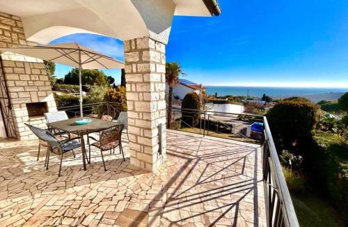 Villaggio Taunus House | Villa Edith - stupenda villa con terrazzo vista mare e spiaggia inclusa